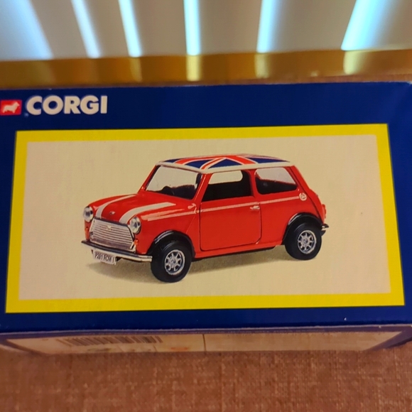 Corgi Mini flame red - Picture 5 of 6